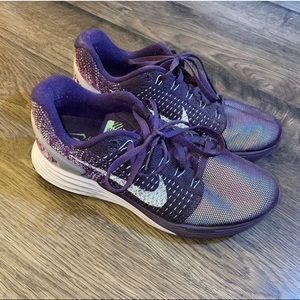 💕 $10 in bundle- Purple Nike shoes